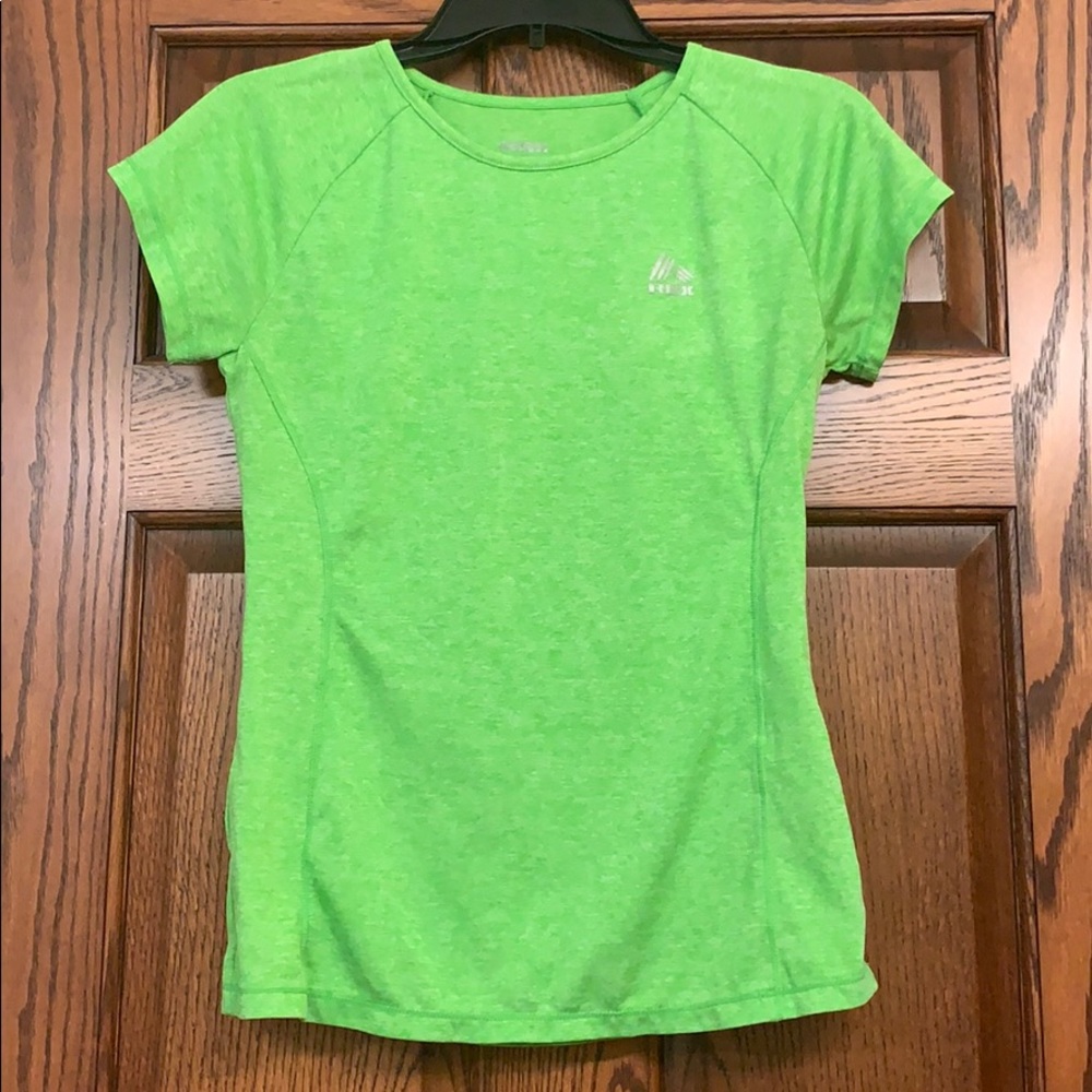 Short sleeve workout shirt